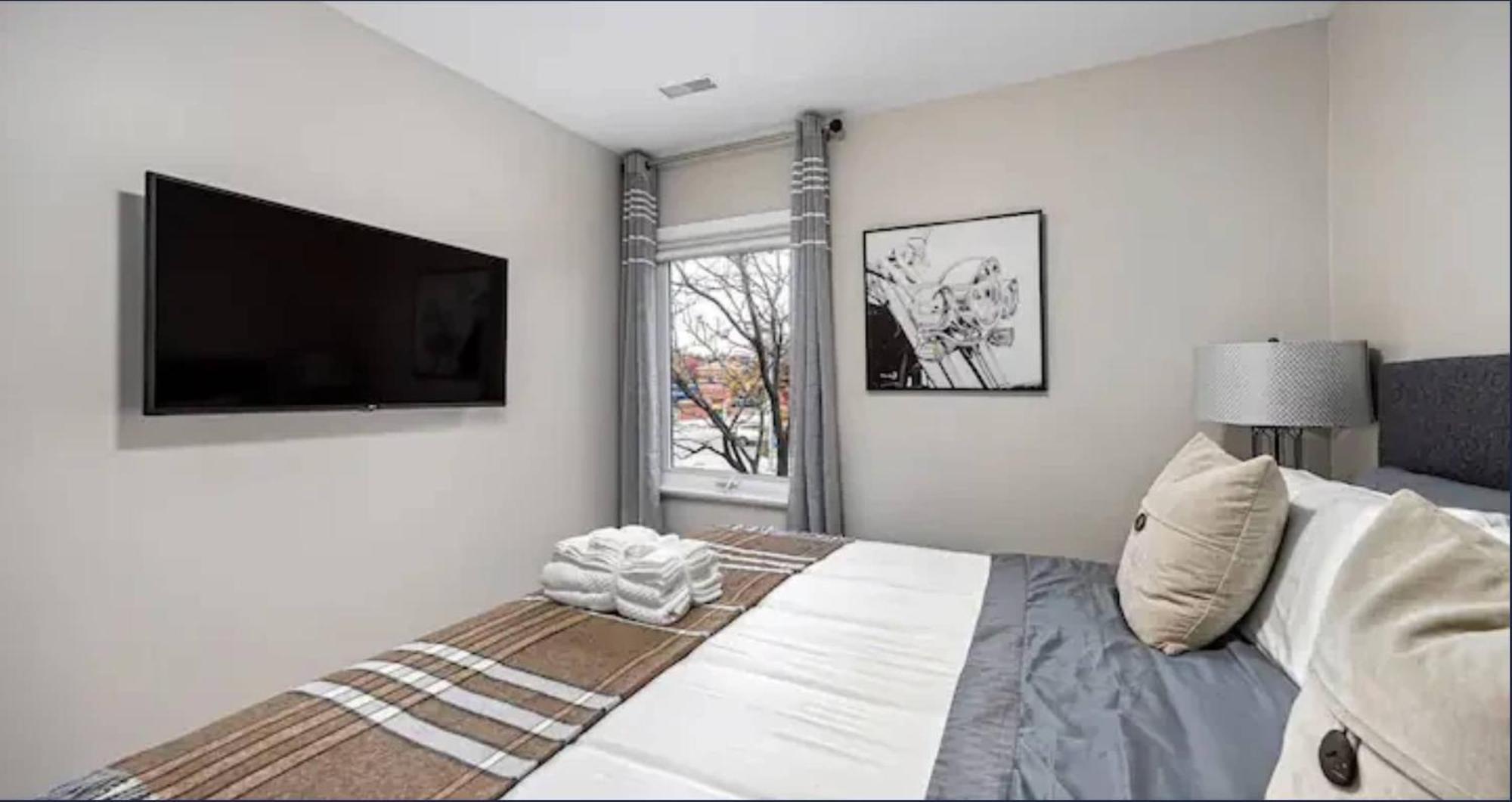 Casa St Clair - Suite -Style Suite W Lrg Patio Toronto Exterior photo